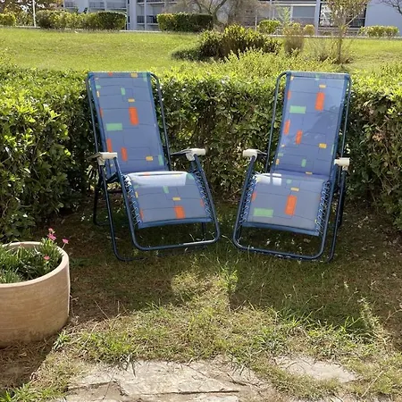 Classe Et Son Jardin A 2 Pas De La - Ac Fibre Parking