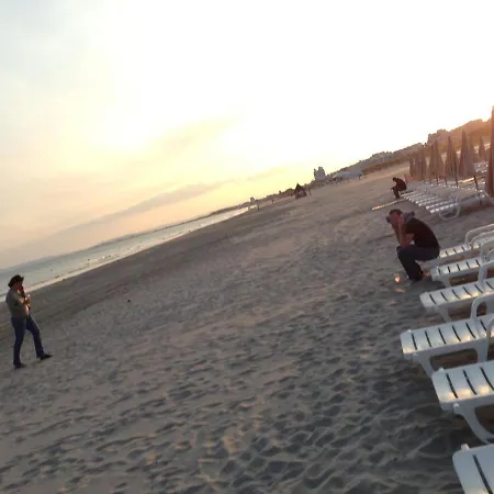 Classe Et Son Jardin A 2 Pas De La - Ac Fibre Parking * لا غراند موت
