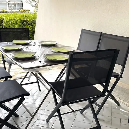 Classe Et Son Jardin A 2 Pas De La - Ac Fibre Parking