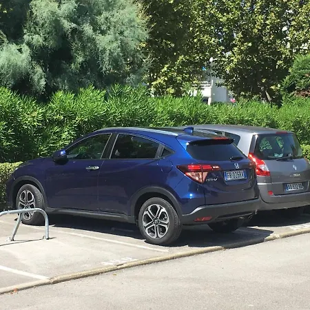 Classe Et Son Jardin A 2 Pas De La - Ac Fibre Parking Apartment