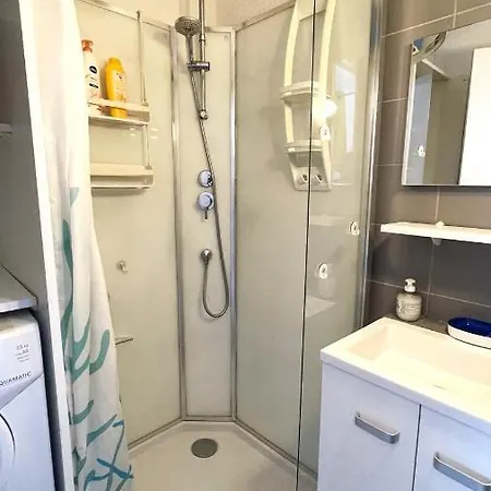 Classe Et Son Jardin A 2 Pas De La - Ac Fibre Parking Apartment *