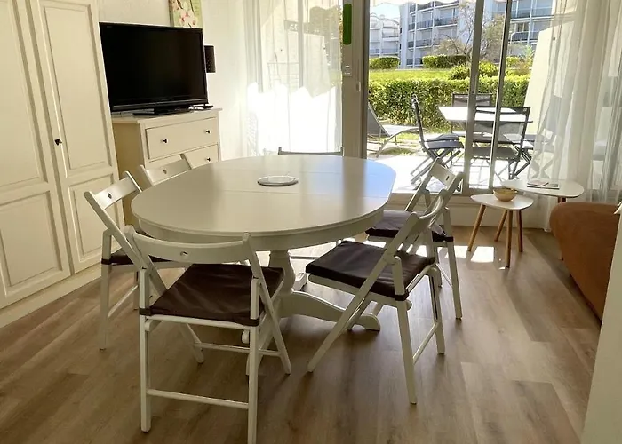 Classe Et Son Jardin A 2 Pas De La - Ac Fibre Parking *