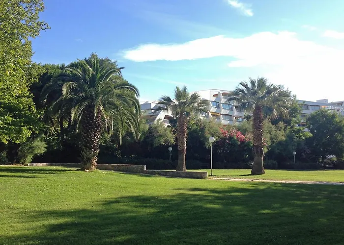 Classe Et Son Jardin A 2 Pas De La - Ac Fibre Parking *