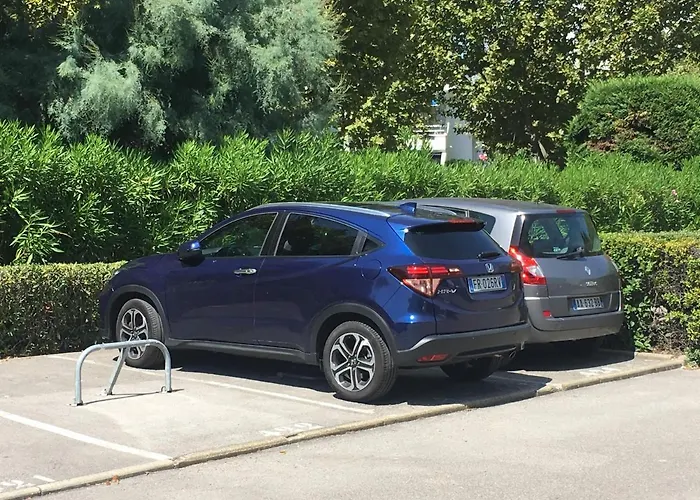 Classe Et Son Jardin A 2 Pas De La - Ac Fibre Parking アパート